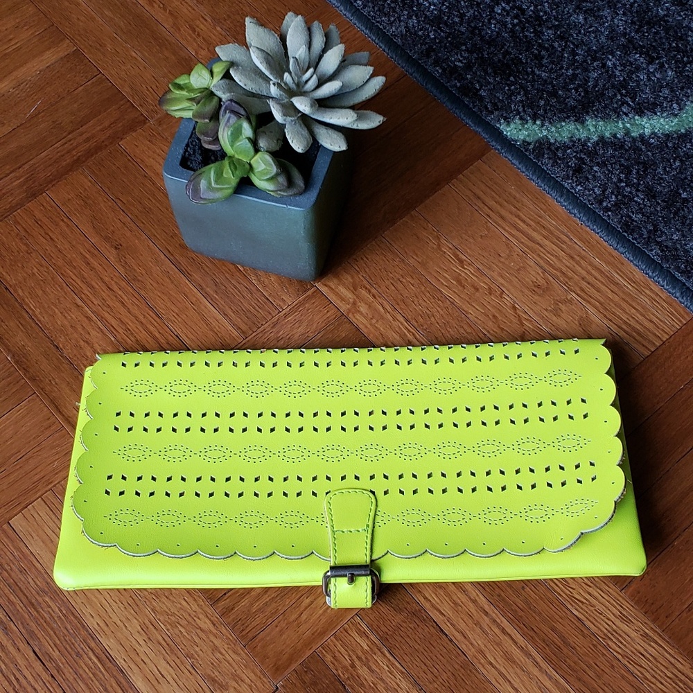 NWOT AE clutch